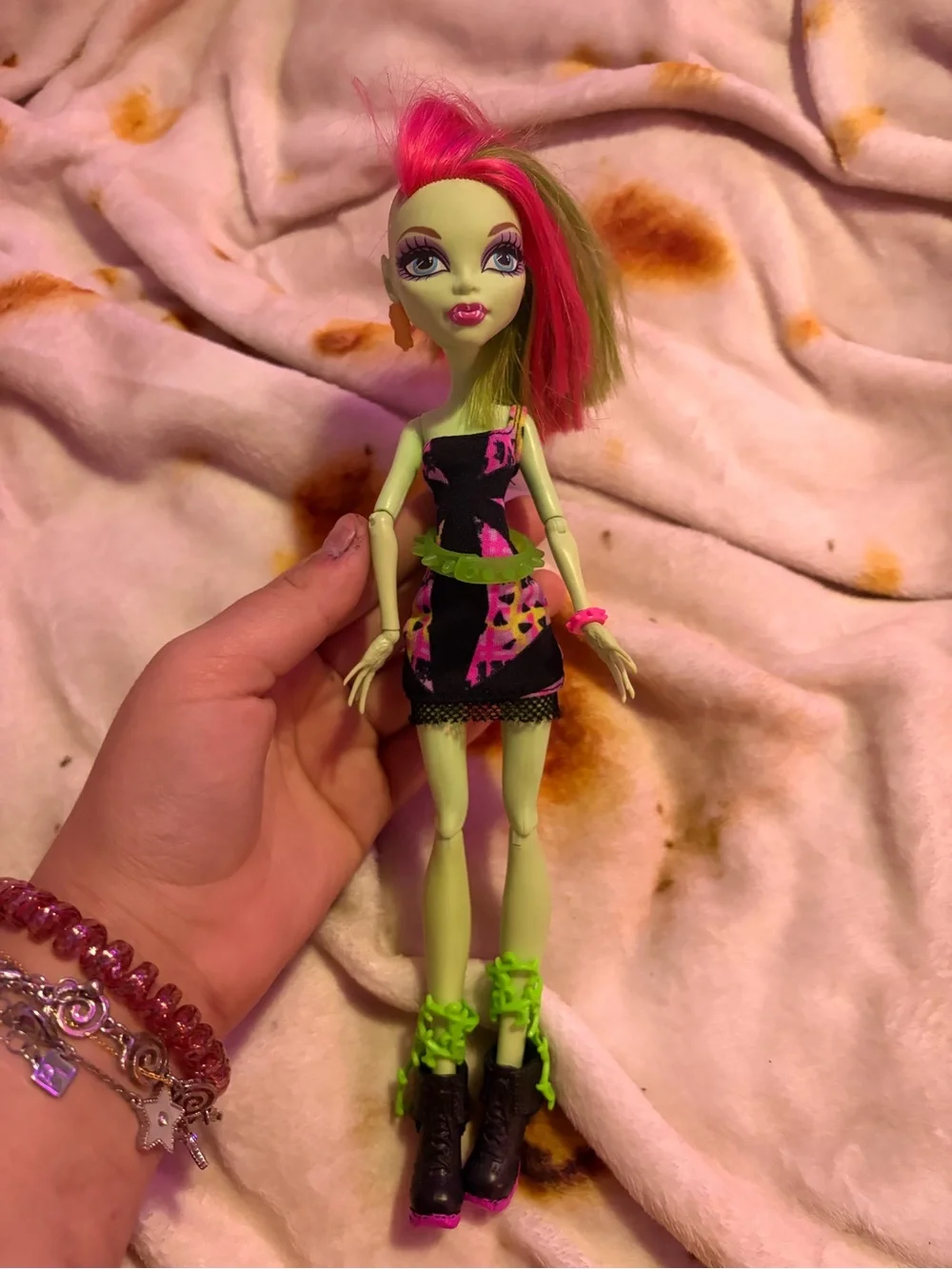monster high green and pink doll with black outfit - Venus Flytrap